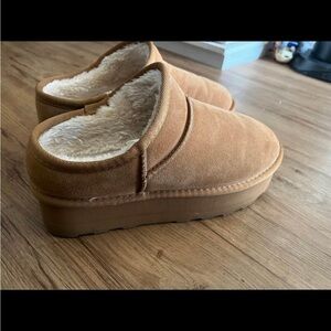 Cushionaire huggy platforms